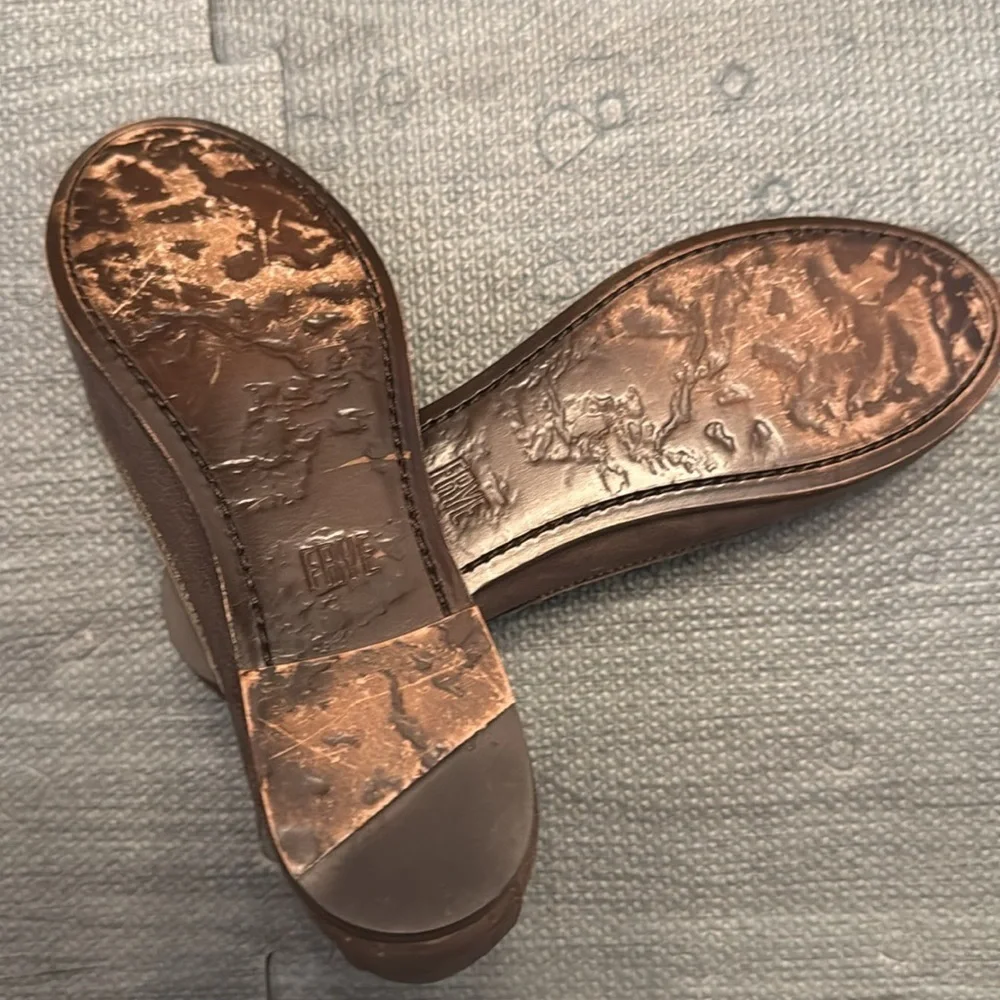 Frye Carson Ballet flat brown size 6.5